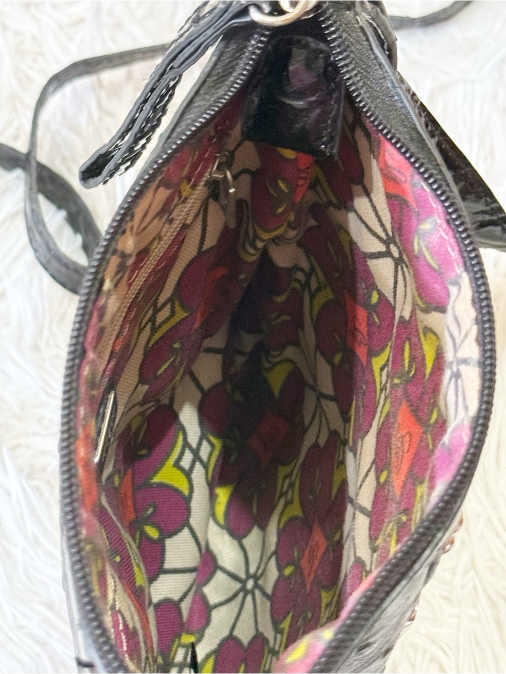 Guess Leather Crossbody  Purse Floral Print Interior with Silver Logo Plaque - Picture 7 of 15